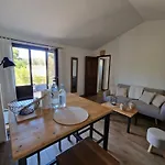 Charming House Between Port And Center בית נופש